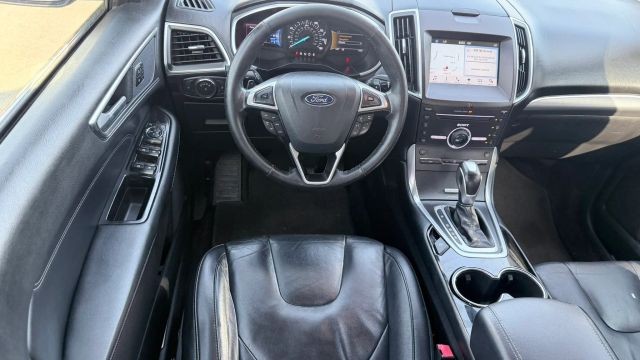 Ford Edge Vehicle Full-screen Gallery Image 07