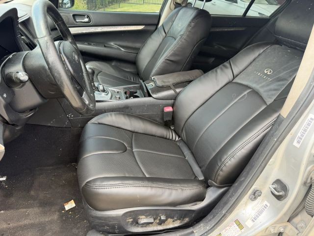 INFINITI G25 Sedan Vehicle Full-screen Gallery Image 11