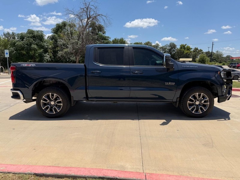Chevrolet Silverado 1500 Vehicle Full-screen Gallery Image 10