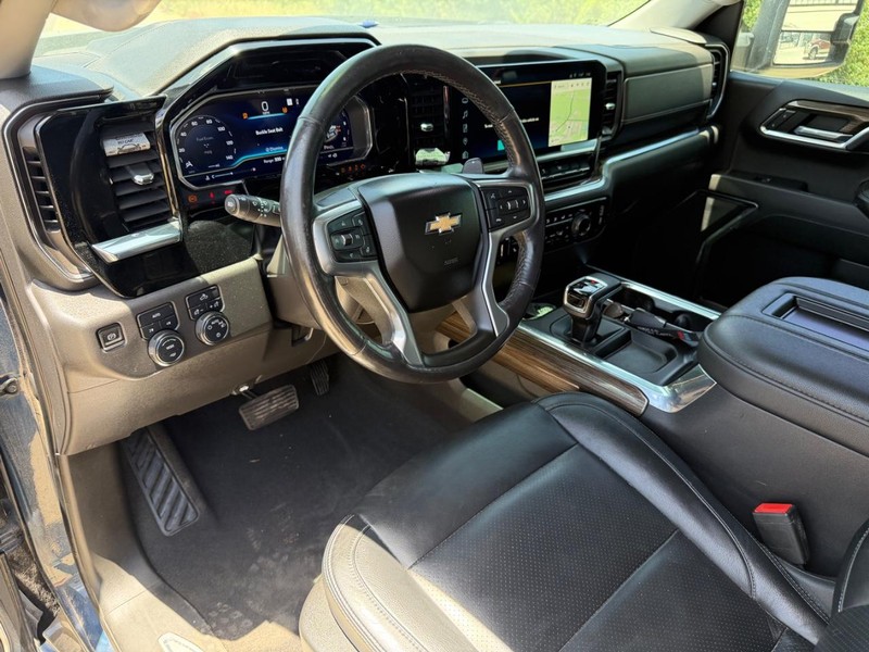 Chevrolet Silverado 1500 Vehicle Full-screen Gallery Image 14