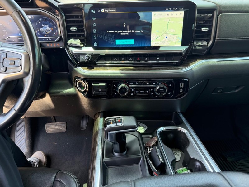 Chevrolet Silverado 1500 Vehicle Full-screen Gallery Image 17