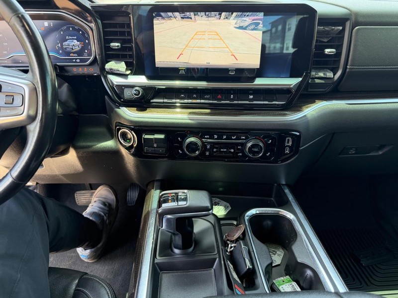 Chevrolet Silverado 1500 Vehicle Full-screen Gallery Image 18