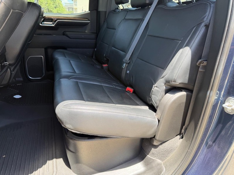 Chevrolet Silverado 1500 Vehicle Full-screen Gallery Image 21