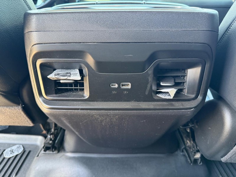 Chevrolet Silverado 1500 Vehicle Full-screen Gallery Image 22