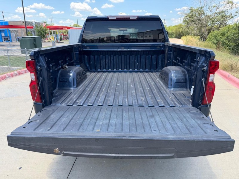 Chevrolet Silverado 1500 Vehicle Full-screen Gallery Image 24