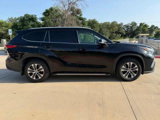 Toyota Highlander Vehicle Full-screen Gallery Image 07