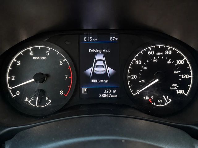 Nissan Altima Vehicle Full-screen Gallery Image 15