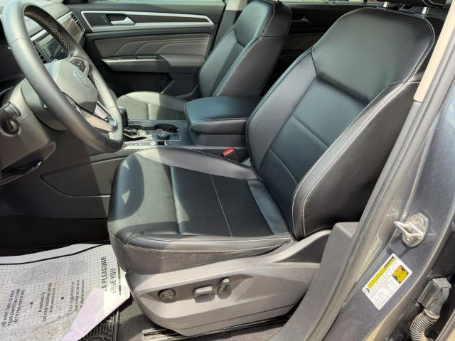 Volkswagen Atlas Vehicle Full-screen Gallery Image 12