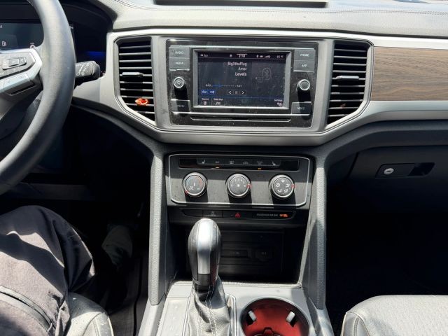 Volkswagen Atlas Vehicle Full-screen Gallery Image 14