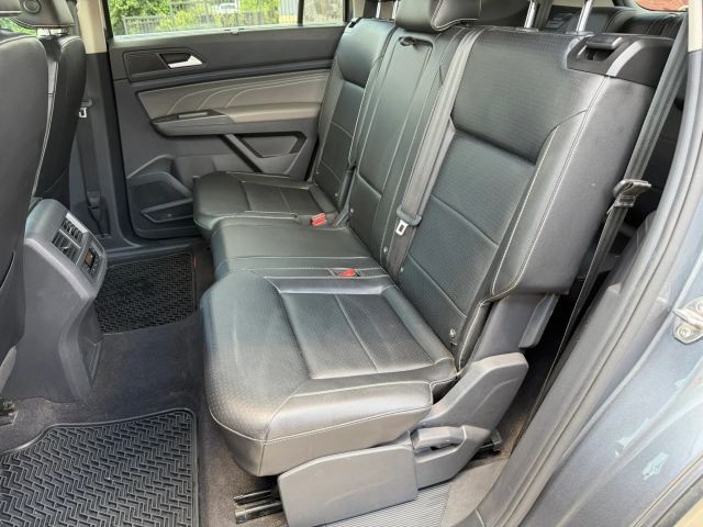 Volkswagen Atlas Vehicle Full-screen Gallery Image 17