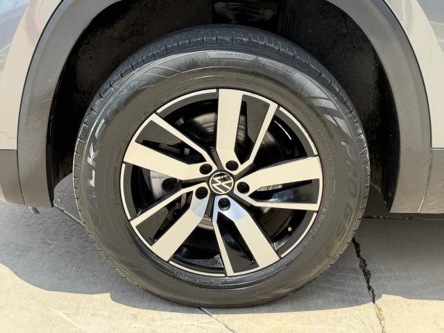Volkswagen Atlas Vehicle Full-screen Gallery Image 22
