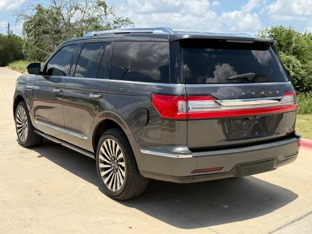 Lincoln Navigator Vehicle Full-screen Gallery Image 04