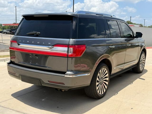 Lincoln Navigator Vehicle Full-screen Gallery Image 06