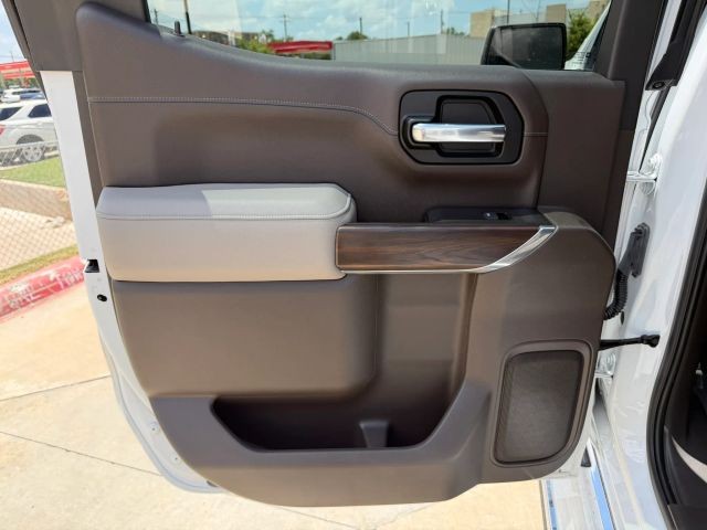 GMC Sierra 1500 Vehicle Full-screen Gallery Image 16