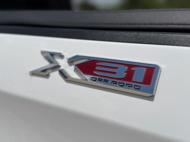GMC Sierra 1500 Vehicle Full-screen Gallery Image 23