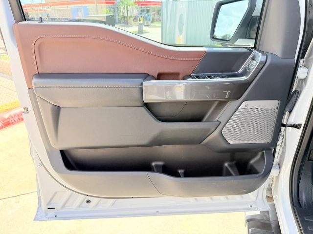 Ford F-150 Vehicle Full-screen Gallery Image 11
