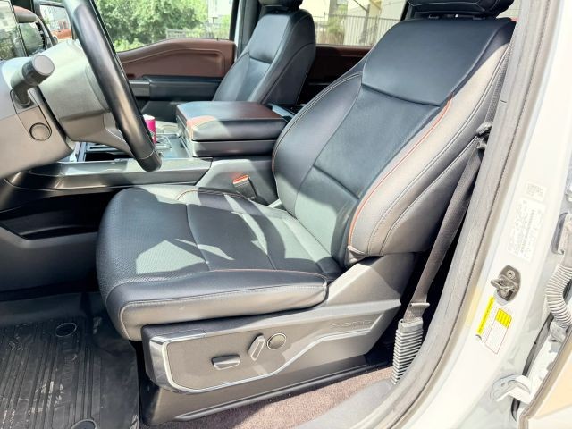 Ford F-150 Vehicle Full-screen Gallery Image 13
