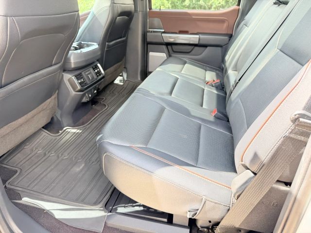 Ford F-150 Vehicle Full-screen Gallery Image 18