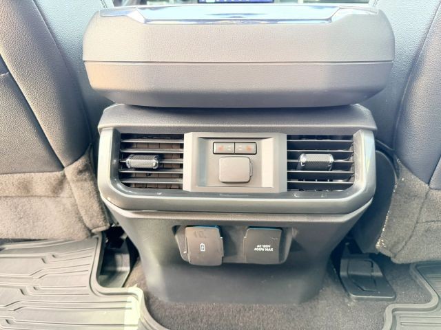 Ford F-150 Vehicle Full-screen Gallery Image 20