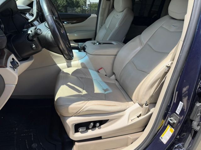 Cadillac Escalade ESV Vehicle Full-screen Gallery Image 12