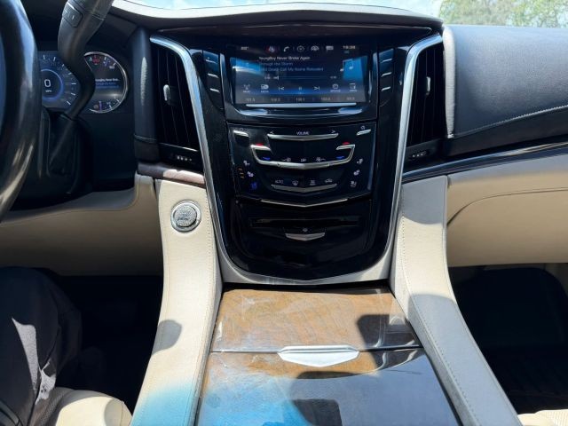 Cadillac Escalade ESV Vehicle Full-screen Gallery Image 14
