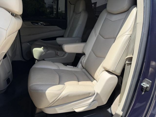 Cadillac Escalade ESV Vehicle Full-screen Gallery Image 18