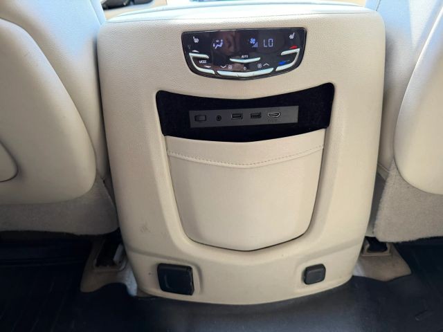 Cadillac Escalade ESV Vehicle Full-screen Gallery Image 19