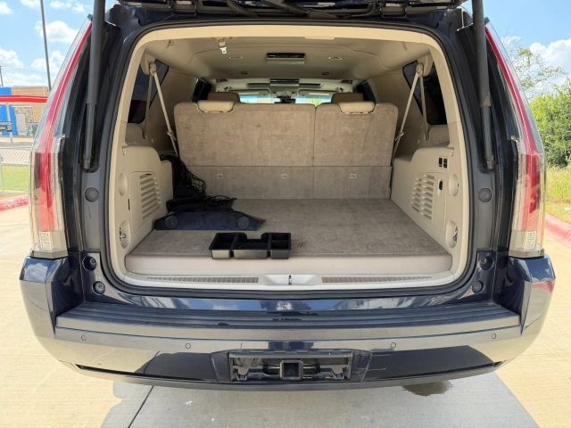 Cadillac Escalade ESV Vehicle Full-screen Gallery Image 23