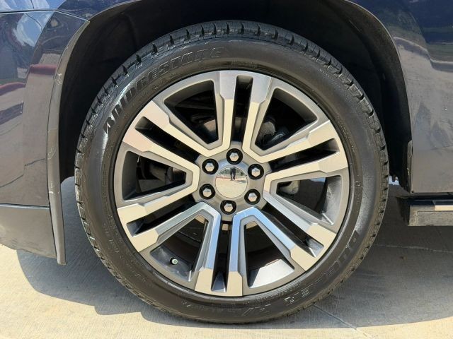Cadillac Escalade ESV Vehicle Full-screen Gallery Image 24
