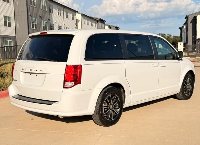 Dodge Grand Caravan Vehicle Full-screen Gallery Image 06