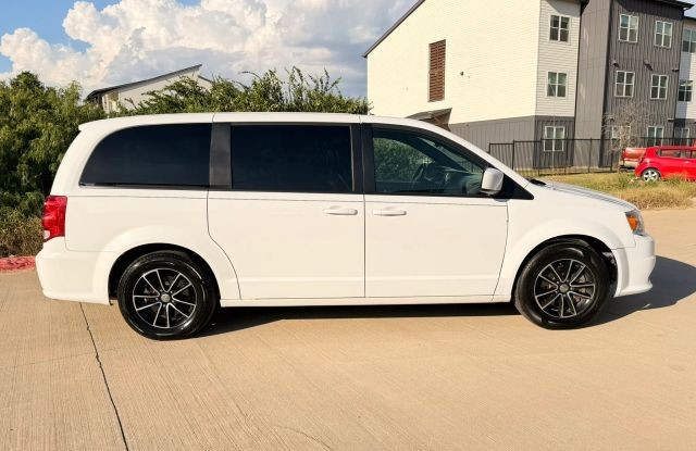 Dodge Grand Caravan Vehicle Full-screen Gallery Image 07
