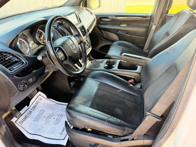 Dodge Grand Caravan Vehicle Full-screen Gallery Image 11