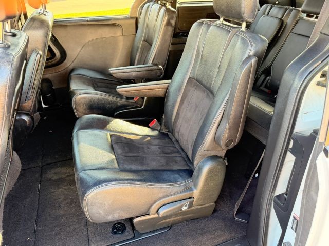 Dodge Grand Caravan Vehicle Full-screen Gallery Image 12