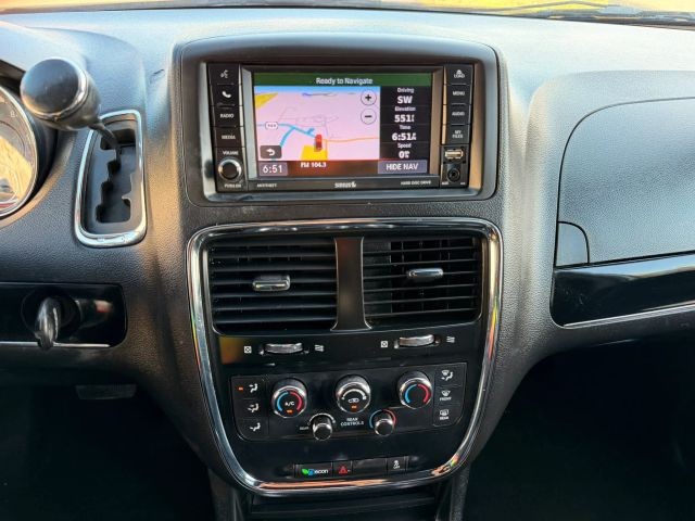 Dodge Grand Caravan Vehicle Full-screen Gallery Image 15
