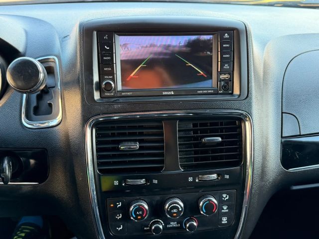 Dodge Grand Caravan Vehicle Full-screen Gallery Image 19