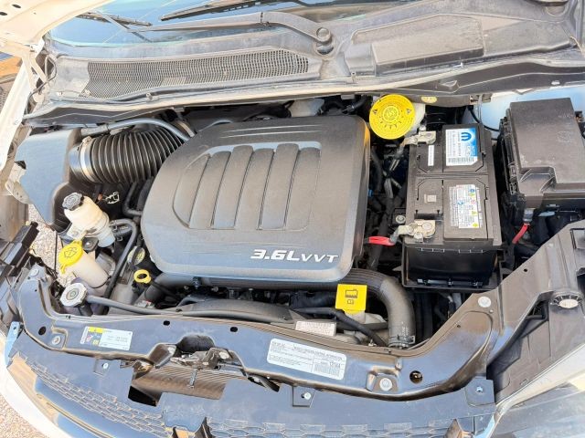 Dodge Grand Caravan Vehicle Full-screen Gallery Image 20