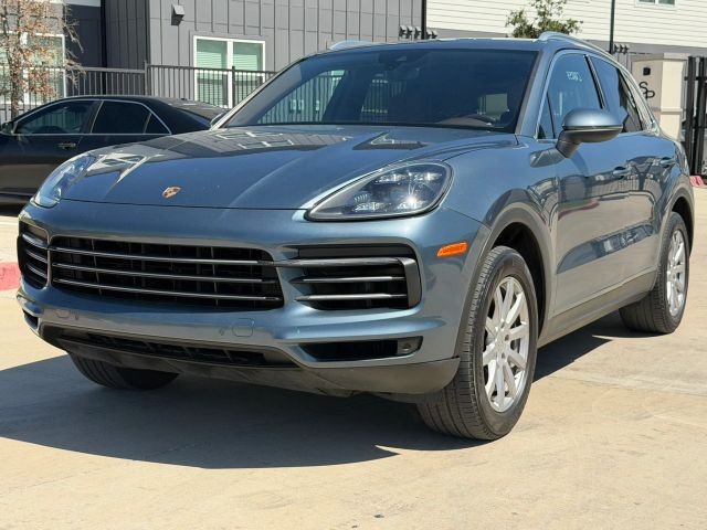 Porsche Cayenne Vehicle Full-screen Gallery Image 02