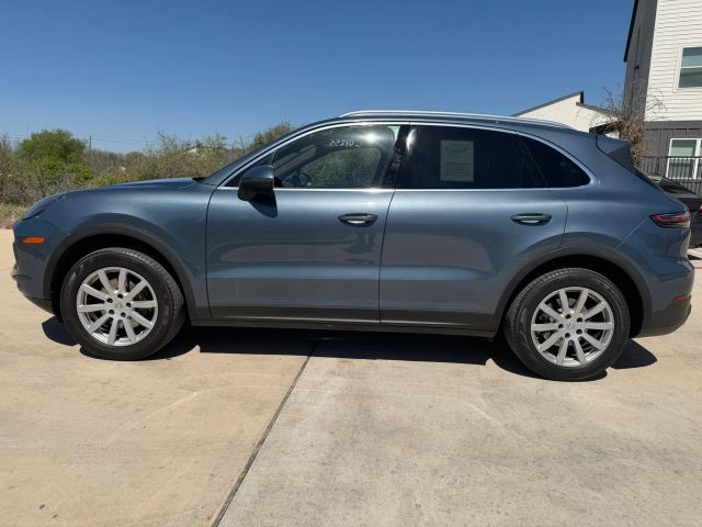 Porsche Cayenne Vehicle Full-screen Gallery Image 03