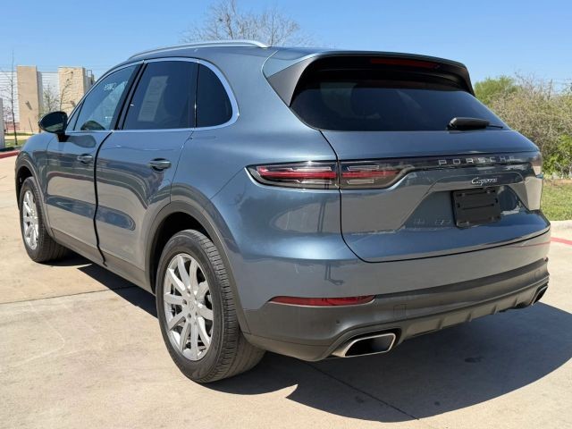 Porsche Cayenne Vehicle Full-screen Gallery Image 04