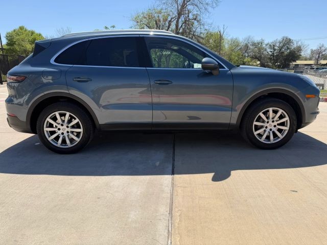 Porsche Cayenne Vehicle Full-screen Gallery Image 07