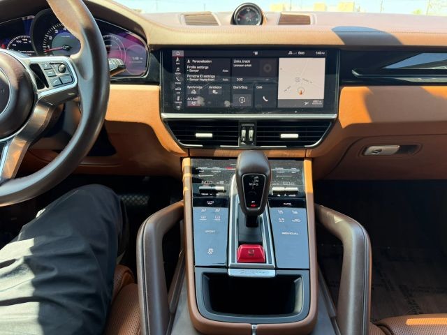 Porsche Cayenne Vehicle Full-screen Gallery Image 14