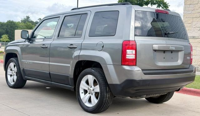 Jeep Patriot Vehicle Full-screen Gallery Image 03