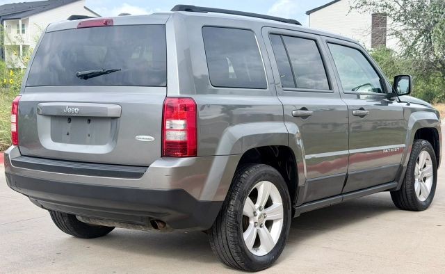 Jeep Patriot Vehicle Full-screen Gallery Image 04