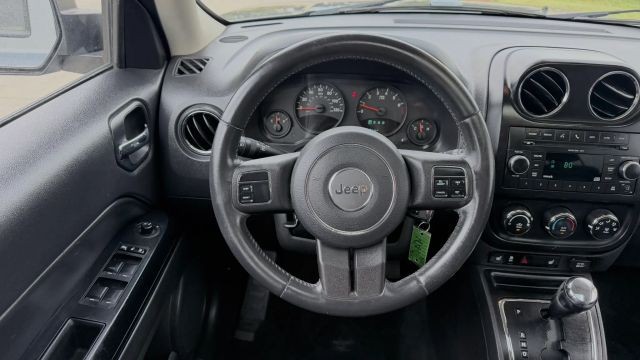 Jeep Patriot Vehicle Full-screen Gallery Image 08