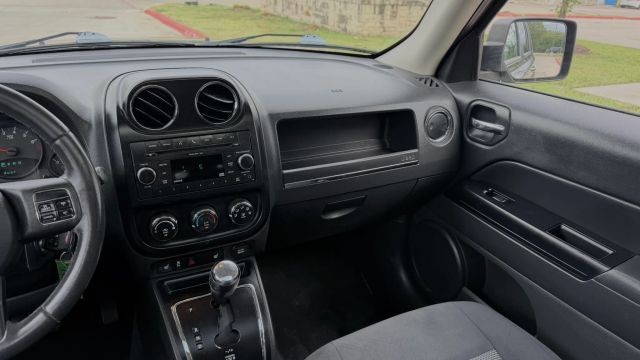 Jeep Patriot Vehicle Full-screen Gallery Image 09