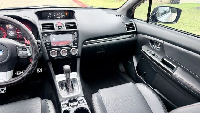 Subaru WRX Vehicle Full-screen Gallery Image 08