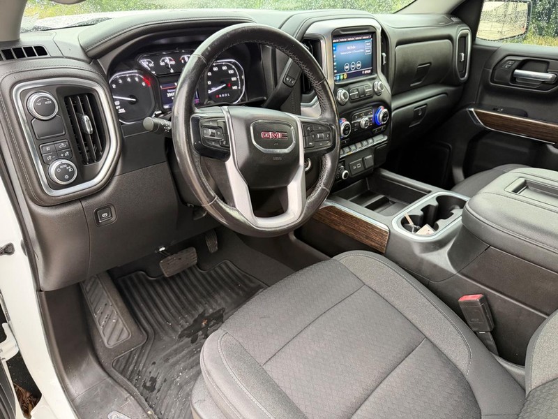 GMC Sierra 1500 Vehicle Full-screen Gallery Image 11