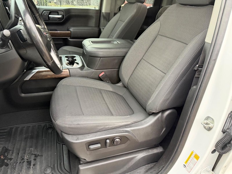 GMC Sierra 1500 Vehicle Full-screen Gallery Image 12