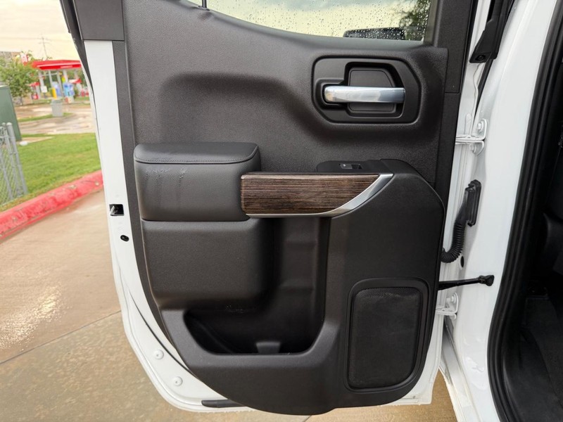 GMC Sierra 1500 Vehicle Full-screen Gallery Image 16