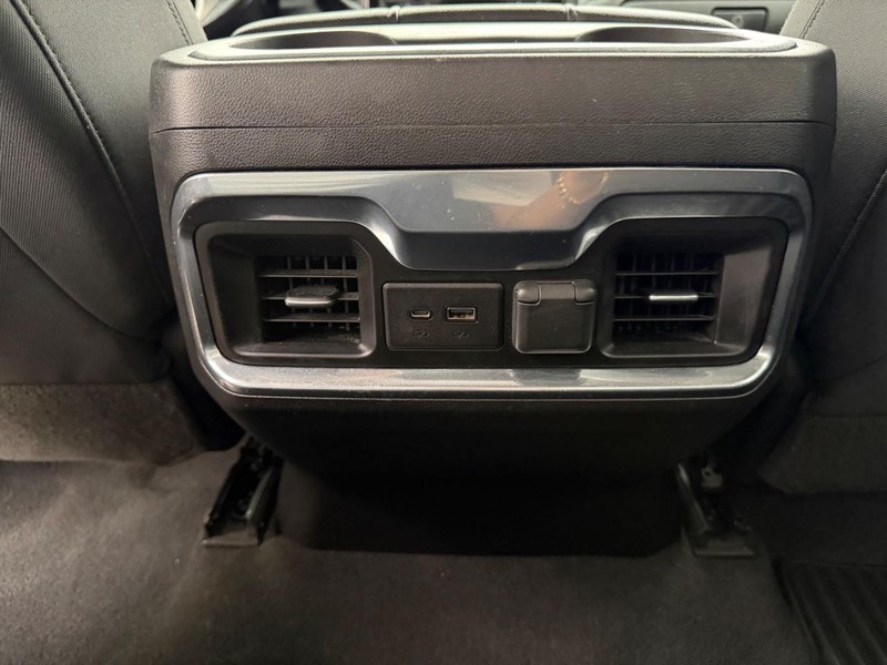 GMC Sierra 1500 Vehicle Full-screen Gallery Image 19